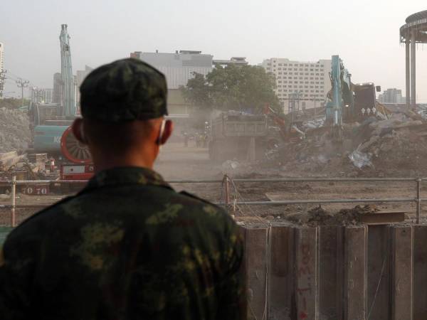 El Gobierno militar, que detenta el poder desde el golpe de Estado de 2021, actualizó las cifras en el boletín informativo de las 20.00 hora local (13.30 GMT) de MRTV, subiendo la cifra de más de mil muertos en las zonas afectadas que había comunicado horas antes.