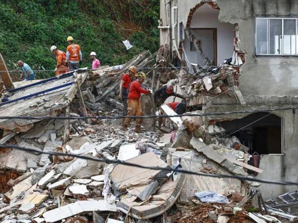 Un fuerte temporal ha dejado al menos 28 muertos y 40 desaparecidos en dos municipios del estado brasileño de Minas Gerais, en el sureste del país, aún en alerta por más lluvias, informa este martes el Cuerpo de Bomberos.