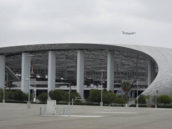 Los grandes templos de la NFL serán protagonistas del Mundial 2026 en Estados Unidos, donde once estadios acogerán la mayor parte del torneo, incluidas las semifinales y la final en el MetLife Stadium de Nueva York, en la imagen el imponente <b>SoFi Stadium de Los Ángeles</b> acogerá el 12 de junio el primer partido del torneo en Estados Unidos, un Estados Unidos-Paraguay correspondiente al Grupo D.