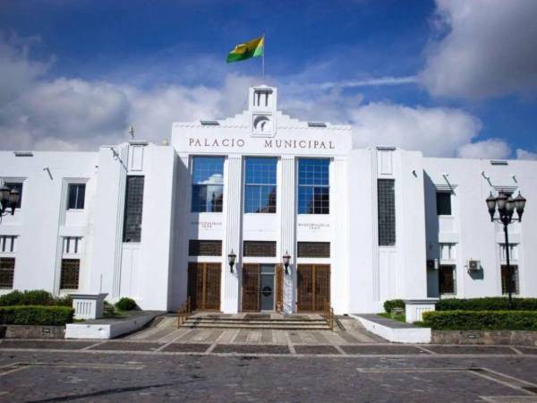 Las tres personas están vinculadas a un caso de corrupción en la municipalidad sampedrana.