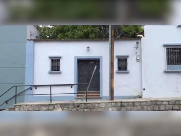 El cuerpo del fallecido estaba tirado dentro de esta bodega, al pie de un árbol.