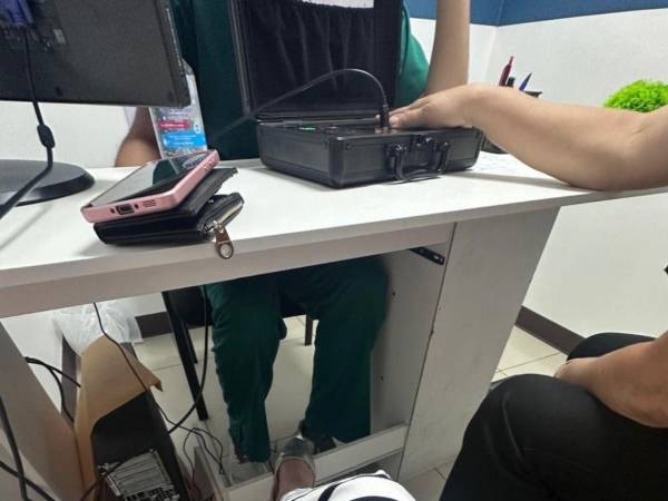 Los supuesto médicos utilizan el analizador de resonancia cuántica, que según las referencias en internet y médicos especialistas, no sirve para realizar diagnósticos médicos válidos.