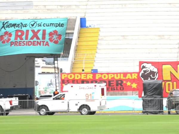 En las graderías del estadio Chelato Uclés de la capital dejaron colocadas pancartas a favor de Rixi Moncada, candidata presidencial del partido Libre.