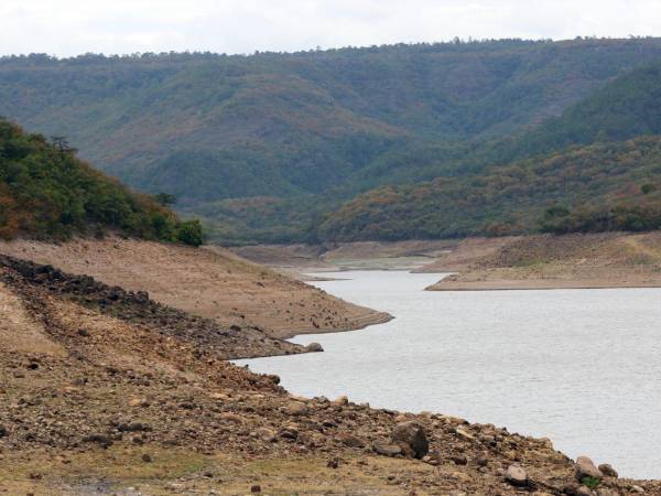 La emergencia hídrica se extiende hasta diciembre ante los bajos niveles de las represas y la falta de lluvias que permita recuperar las fuentes.