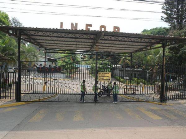 El sindicato que se mantiene en asambleas informativas denunció que son varios familiares del diputado Juan Barahona que laboran en el Infop.