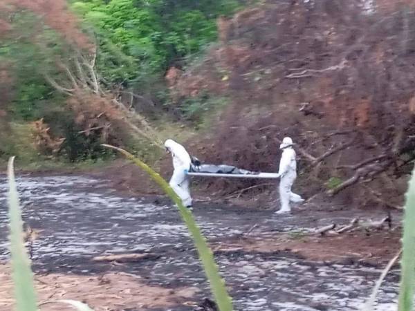 Los cuerpos estaban en una zona rural, donde habrían sido encontrados por comuneros, de acuerdo a reportes de medios locales.