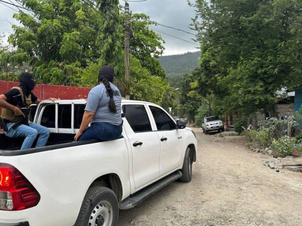 Elementos policiales saturaron la zona donde resultó herido el supuesto pandillero.