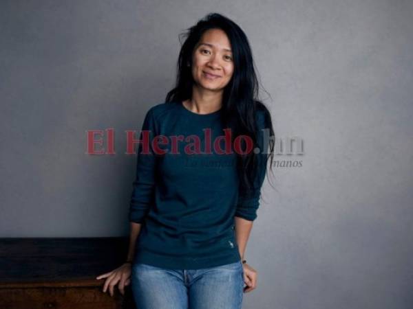 ARCHIVO - La directora y guionista Chloe Zhao posa en el Festival Sundance, Park City, Utah, 22 de enero de 2018. Su filme'Nomadland,' protagonizado por Frances McDormand Se estrenarÃ¡ en el Festival de Venecia 2020. En la 77ma ediciÃ³n de la Mostra, el 44% de las pelÃ­culas en competencia fueron dirigidas por mujeres. (Foto de Taylor Jewell/Invision/AP, File)
