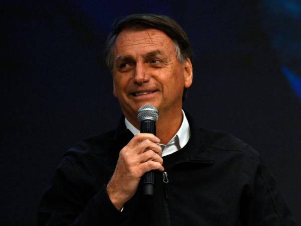 Según una encuesta del Instituto Datafolha divulgada el jueves, Bolsonaro revirtió avances recientes y quedó aún más rezagado frente a Lula.