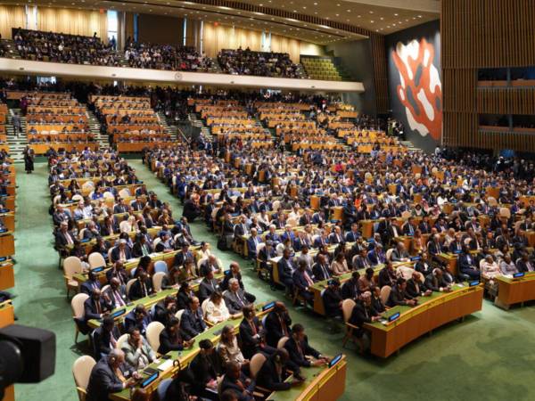 Personas asisten a la 81ª Asamblea General de Naciones Unidas, este 22 de septiembre de 2026, en Nueva York (Estados Unidos). EFE/ Octavio Guzmán.