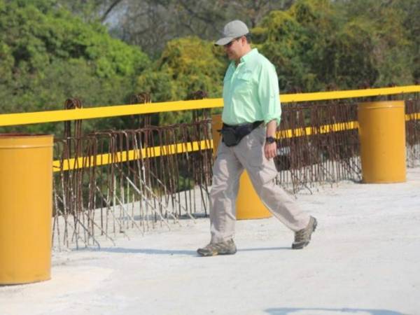 El presidente Juan Orlando Hernández llegó a Santa Rita, Yoro, donde se habilitó el puente sobre el río Humuya.