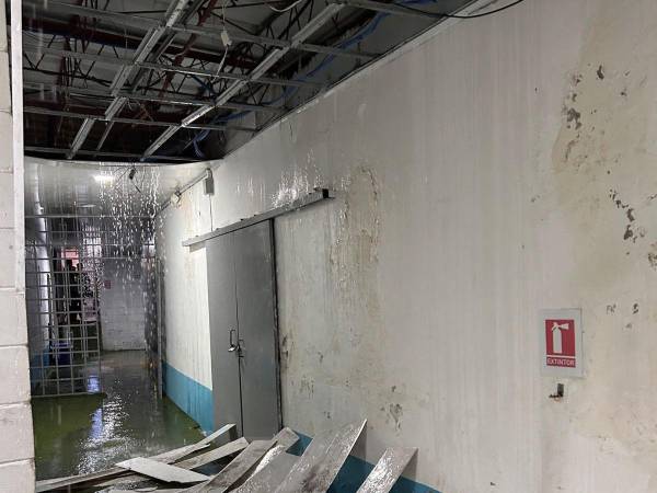 El inmueble, que sería sede del partido entre Motagua y Génesis, presentó serios daños pese a las remodelaciones recientes.