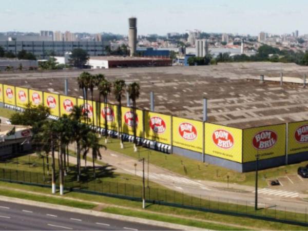 El crimen cometido por un contratista se reportó en una planta de la empresa Bombril en São Paulo.