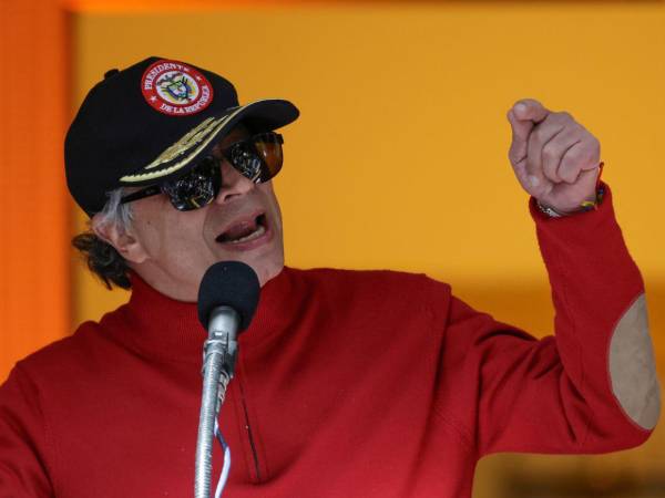 Petro rechaza el uso de instalaciones militares para la posesión de De la Espriella.