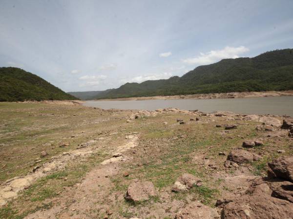 Empresarios y autoridades municipales acordaron impulsar medidas para cuidar el recurso hídrico durante la temporada de menor lluvia.