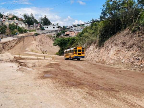 La comuna habilitó una vía provisional mientras avanza la construcción de una nueva caja puente en la Reynel Fúnez.