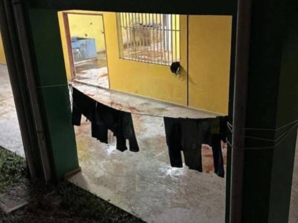 El conflicto se habría originado presuntamente por una camisa; sin embargo, esta versión no ha sido confirmada por las autoridades.