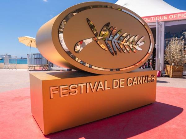 Pierre Salvadori regresa a Cannes con su decimoprimer largometraje, una comedia ambientada en el París de principios del siglo XX protagonizada por Pio Marmaï, Vimala Pons, Anaïs Demoustier y Gilles Lellouche.