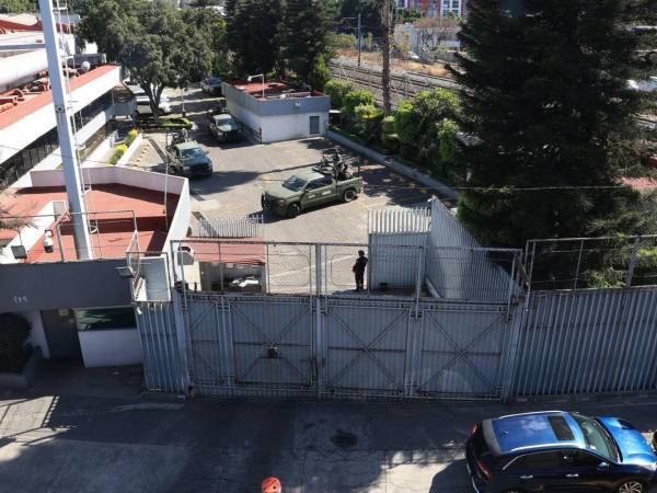 Miembros de la Guardia Nacional custodiaron día y noche el Centro Federal Pericial Forense donde se encontraba el cadáver de El Mencho. Aquí los detalles de la entrega del cadáver del capo fallecido el pasado fin de semana.