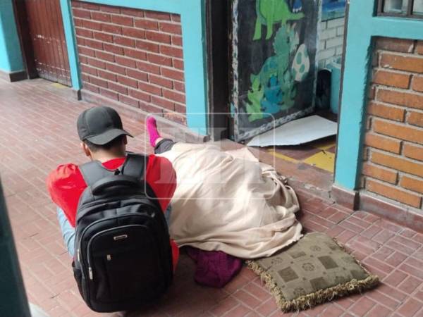 Lo que había sido organizado como una mañana de alegría y convivencia por el Día de la Madre terminó convertido en una tragedia dentro del Centro Básico José Trinidad Cabañas, en el barrio Guanacaste de Tegucigalpa.