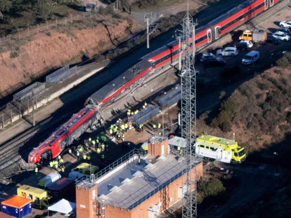 Un tren de la compañía Iryo que había salido de Málaga a las 18:40 horas (17:40 GMT) con destino a Puerta de Atocha (Madrid) con 317 personas a bordo descarriló sus tres últimos vagones a las 19:39 horas (18:39 GMT) e invadió la vía contigua por la que en ese momento circulaba otro convoy de Renfe con destino a Huelva, que también descarriló.