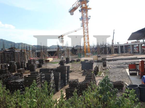 Así avanza la construcción del nuevo Hospital de Choluteca. Según los trabajadores, se prevé que terminarán la obra en diciembre, aunque Salud proyecta su entrega para marzo de 2026.