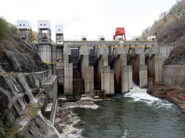 No es la primera vez que la hidroeléctrica Patuca III suspendió la generación de energía debido a que pasó la misma situación en 2024 por un mes y solo por dos semanas en 2025.