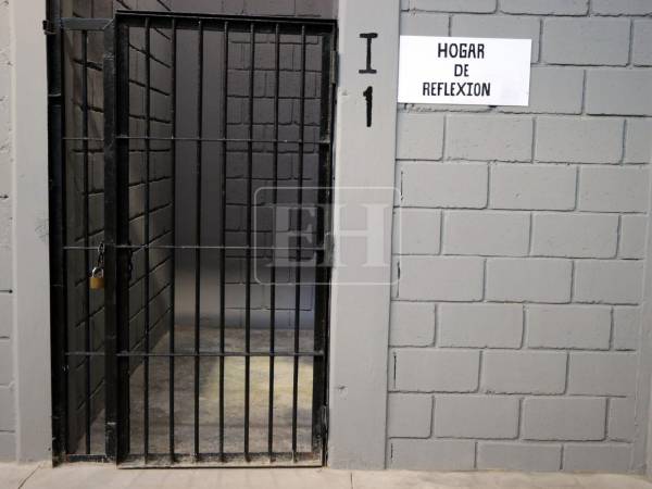 La lente de EL HERALDO captó cómo luce el interior del nuevo módulo del Centro Penitenciario Nacional de Támara, con capacidad para unos 1,300 privados de libertad, que fue inaugurado el pasado miércoles 21 de octubre tras ser reconstruido con una inversión de al menos seis millones de lempiras. A continuación, las imágenes.