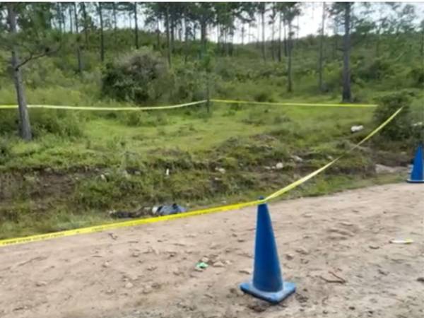 Elementos de la Policía Nacional llegaron hasta donde se encontraba el cuerpo sin vida.