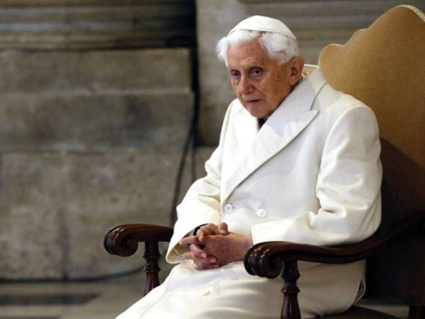 Benedicto XVI viajó en junio a Alemania para visitar por última vez a su hermano Georg, quien estaba hospitalizado, una visita particularmente conmovedora. Foto: AP
