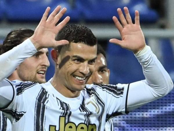 Cristiano Ronaldo anotó un triplete en el triunfo 3-1 de la Juventus sobre Cagliari en la Liga de Italia. Foto: AFP