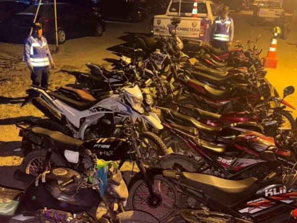 El pasado jueves, autoridades de Vialidad decomisaron 20 motocicletas en Olancho conducidas por menores de edad en Juticalpa, Olancho, por infracciones relacionadas con manejar sin licencia, no portar documentos del vehículo y conducir bajo efectos del alcohol o sustancias prohibidas.
