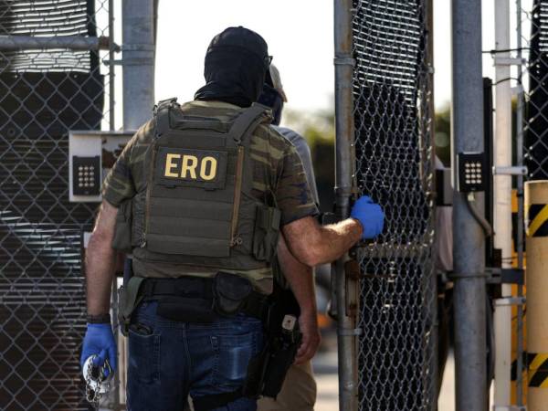 La cancillería mexicana reportó este lunes la muerte de otro migrante mexicano bajo la custodia del Servicio de Inmigración y Control de Aduanas (ICE, por sus siglas en inglés) y exigió una investigación sobre las causas del deceso, con lo que sumarían ya un total de 15 ciudadanos mexicanos fallecidos en centros de detención en EE.UU., desde el regreso del presidente estadounidense, Donald Trump, a la Casa Blanca.