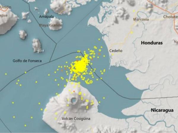 La gráfica muestra en puntos amarillos las zonas donde se han registrados microsismos en los últimos días.