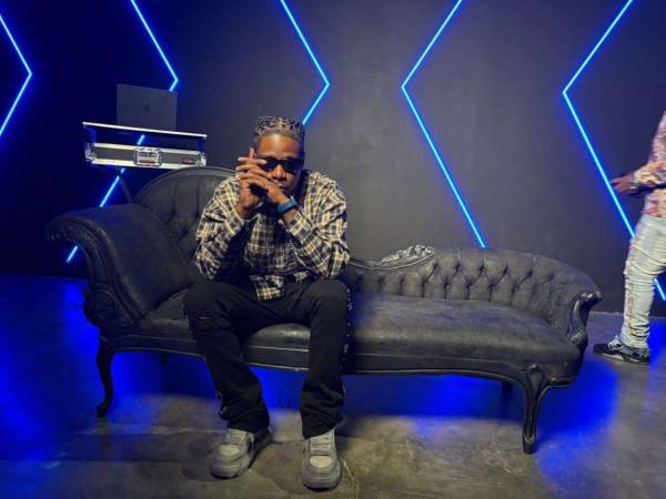 T-sensu ha colaborado con diversos artistas nacionales e internacionales.