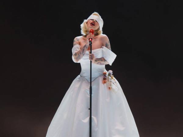 Desde que vio la luz en el álbum Mon Laferte vol. 1, la canción no solo se convirtió en un éxito, sino en una especie de ritual emocional para sus seguidores.