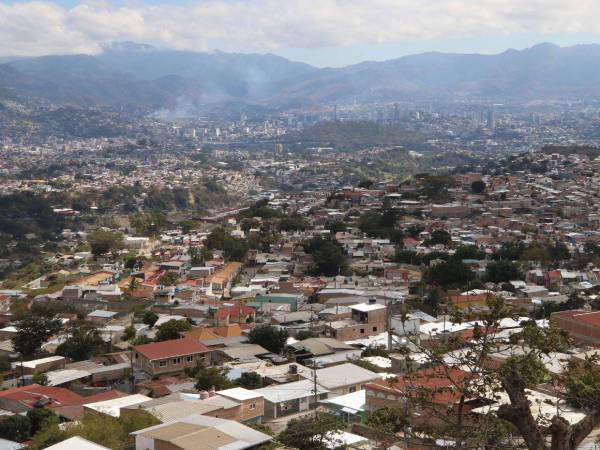 La primera ruta del teleférico capitalino partiría de la colonia Arturo Quezada, bajando a la 21 de Febrero, luego a la Primera Avenida de Comayagüela hasta llegar en la Feria del Agricultor y el Artesano.