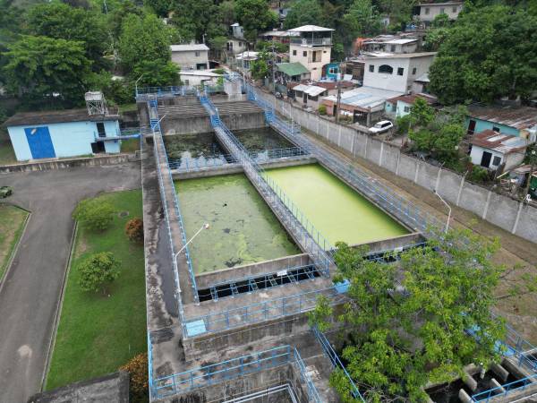 Los tanques y plantas de tratamiento funcionan con suficiente agua en San pedro Sula, según Roberto Contreras. Ademá, expresó que la coordillera del Merendón se defiende con uñas y dientes como una zona productora de agua.