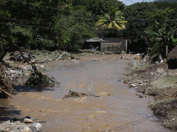 Las precipitaciones de las últimas horas han afectado a múltiples localidades del país, dejando zonas incomunicadas, personas evacuadas y hasta una víctima mortal.