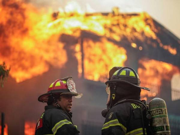 El Gobierno chileno mantiene investigaciones por el origen de los fuegos.