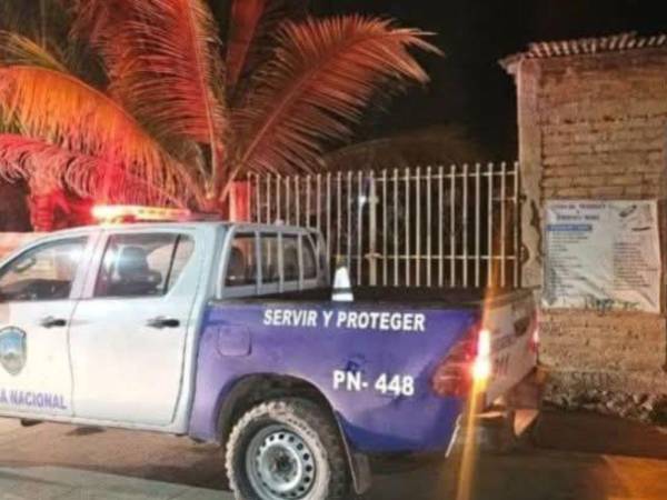 El hombre solicitaba auxilio cuando la pareja lo atacó en el interior de una vivienda.