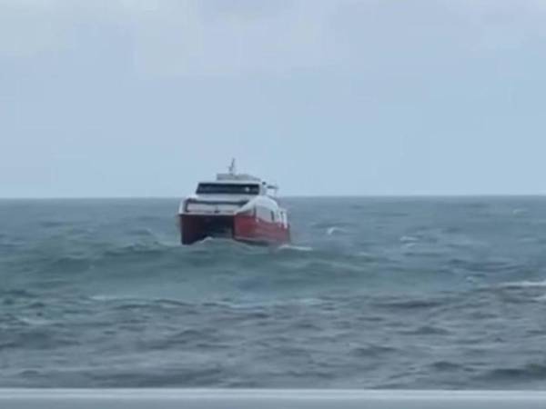 Las precipitaciones continúan en el departamento insular y el oleaje sigue en aumento; por ello, las autoridades decidieron cancelar todas las salidas programadas para las próximas horas.