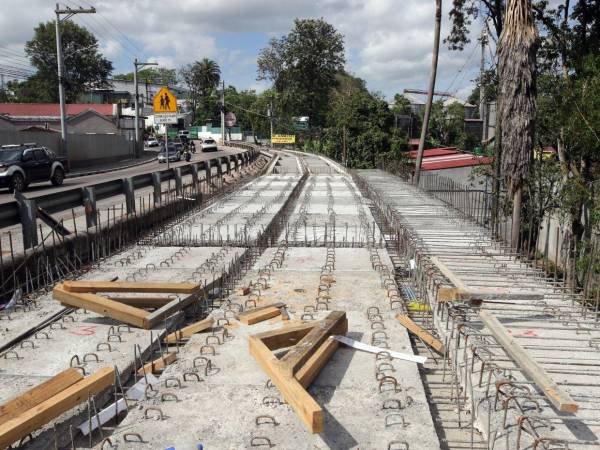 El plan vial contempla indemnizaciones a propietarios para liberar derecho de vía y continuar la ampliación sin retrasos.