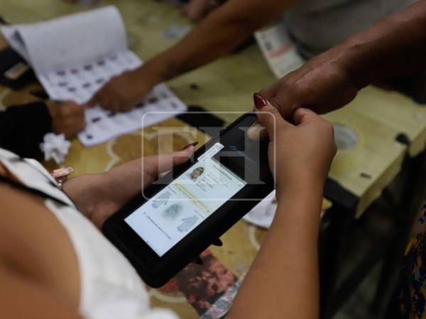 En algunos centros de votación se han registrado fallas con el biométrico, lo que imposibilita a las personas a ejercer el sufragio.