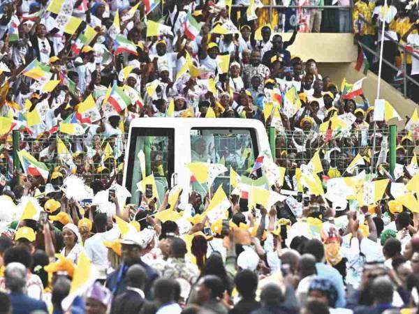 periplo. León XIV concluyó ayer en Guinea Ecuatorial un intenso viaje por África de 11 días y 18,000 kilómetros que también lo llevó a Argelia, Camerún y Angola. El papa ha pedido paz, libertad y una mejor distribución de la riqueza.