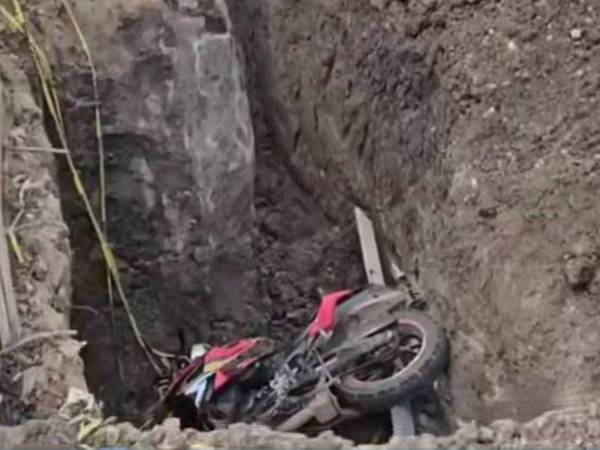 Las autoridades indicaron que la víctima no portaba documentos de identificación, por lo que aún se desconoce su nombre, edad y domicilio.