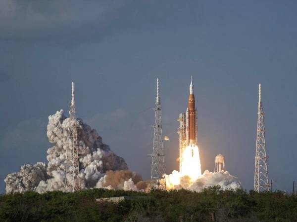 La maniobra está programada para las 19:49 hora del este de Estados Unidos (23:49 GMT) y tendrá una duración de 5 minutos y 49 segundos.