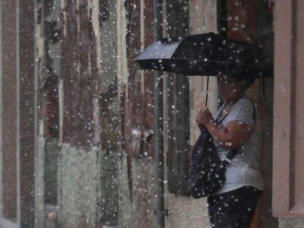Cenaos afirmó que las lluvias se deben al ingreso de una vaguada, que afectará a diferentes barrios y colonias del Distrito Central hasta el próximo martes.