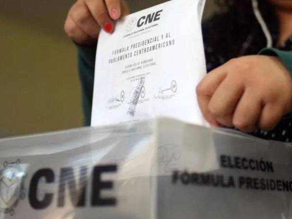 En años anteriores, según denuncias de medios locales, el narcotráfico financió campañas de candidatos a cargos de elección de los tres partidos mayoritarios de Honduras.