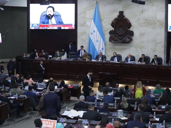 Luis Redondo está confirmando su mala capacidad negociadora en el Congreso Nacional. Ya tienen 21 días sin sesionar solo por no tener 65 votos para adhesión a la CAF.